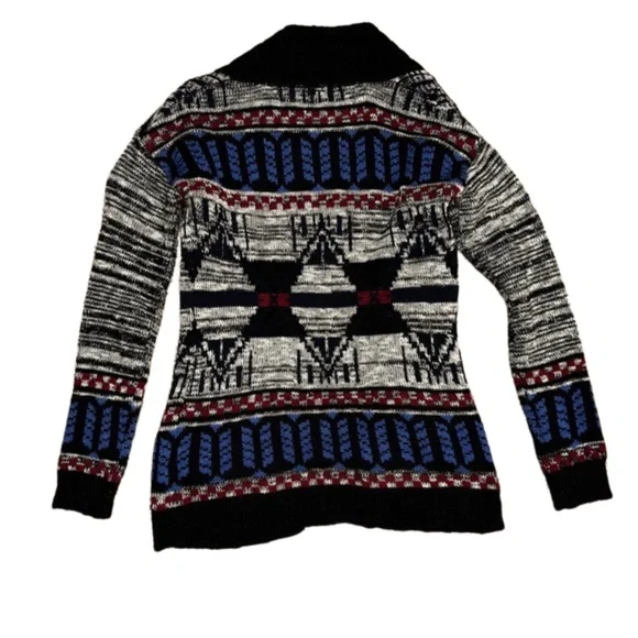 Cozy Patterned Sweater - Picture 6 of 6